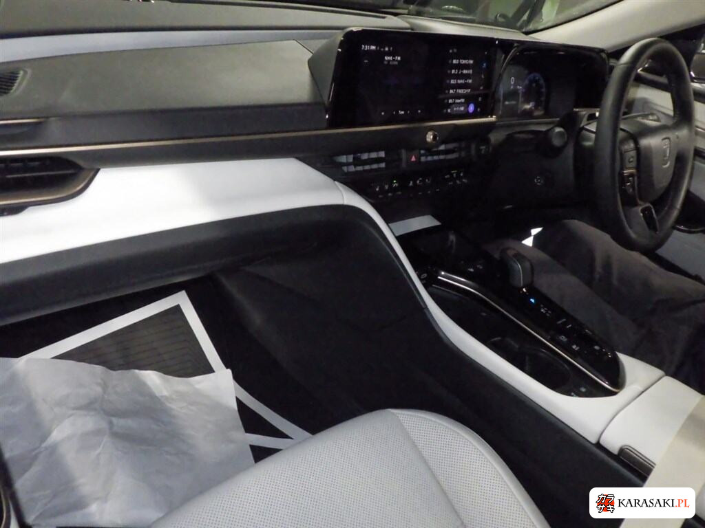 Toyota Crown Crossover 2025 z aukcji japońskiej