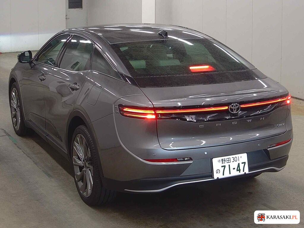Toyota Crown Crossover 2025 z aukcji japońskiej