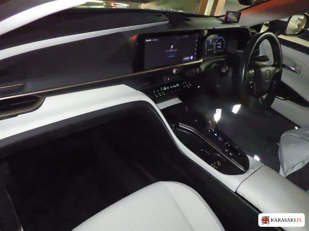 Toyota Crown Crossover 2023 z aukcji japońskiej
