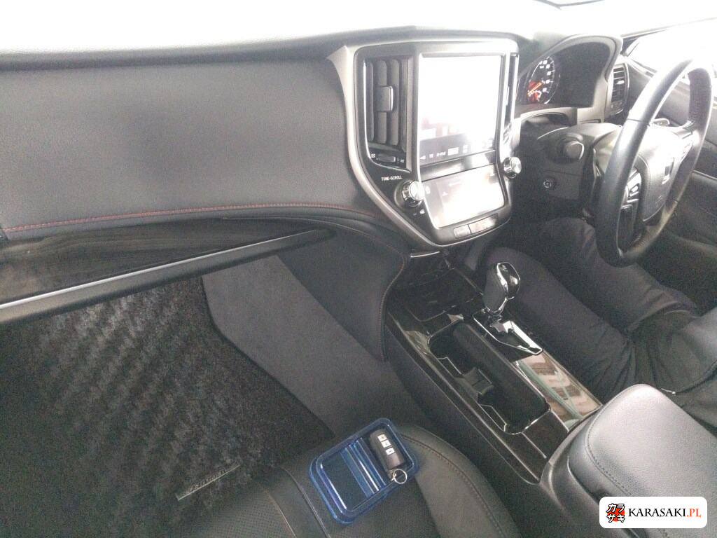 Toyota Crown 2016 z aukcji japońskiej