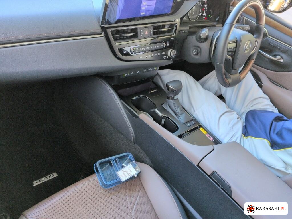 Lexus Es 2024 z aukcji japońskiej