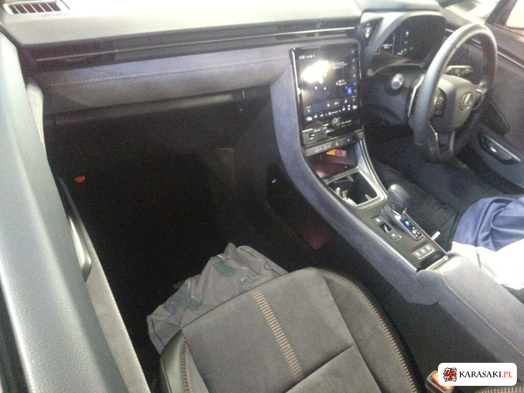 2024 Lexus LBX 4WD Cool 5