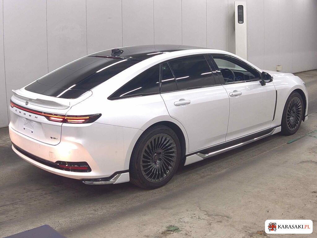 Toyota Crown 2025 z aukcji japońskiej