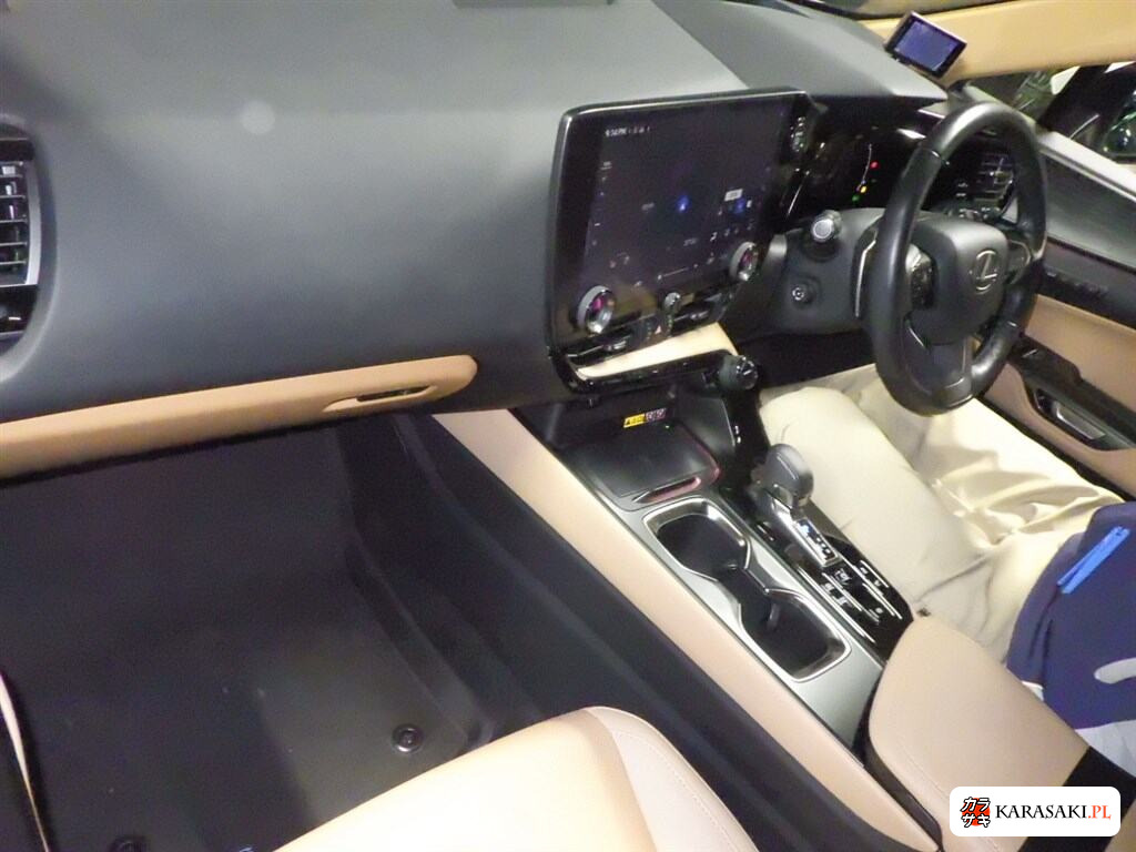 2023 Lexus NX 4WD NX450H+ Version L 5