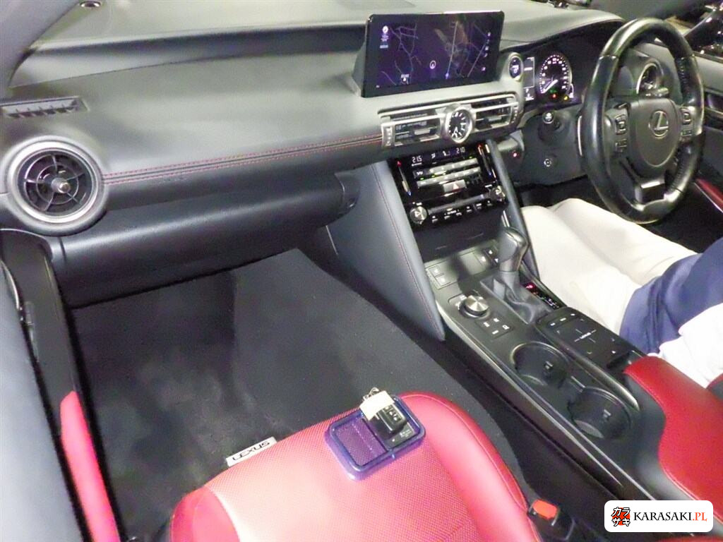 2022 Lexus Is 4D 4WD IS300H Version L 5