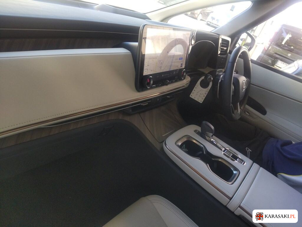 2024 Lexus LM 4WD LM500H Version L 5