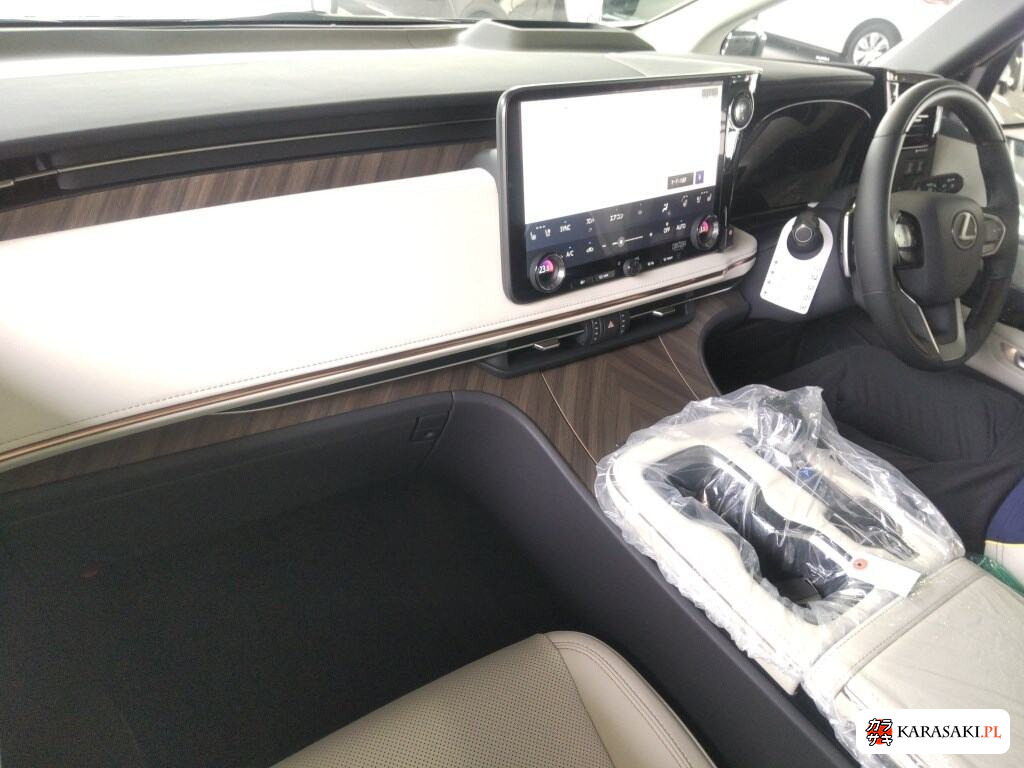 2026 Lexus LM 4WD LM500H Version L 5