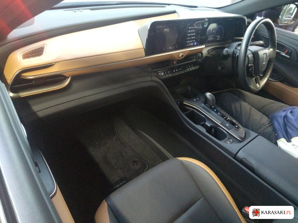 Toyota Crown Crossover 2024 z aukcji japońskiej