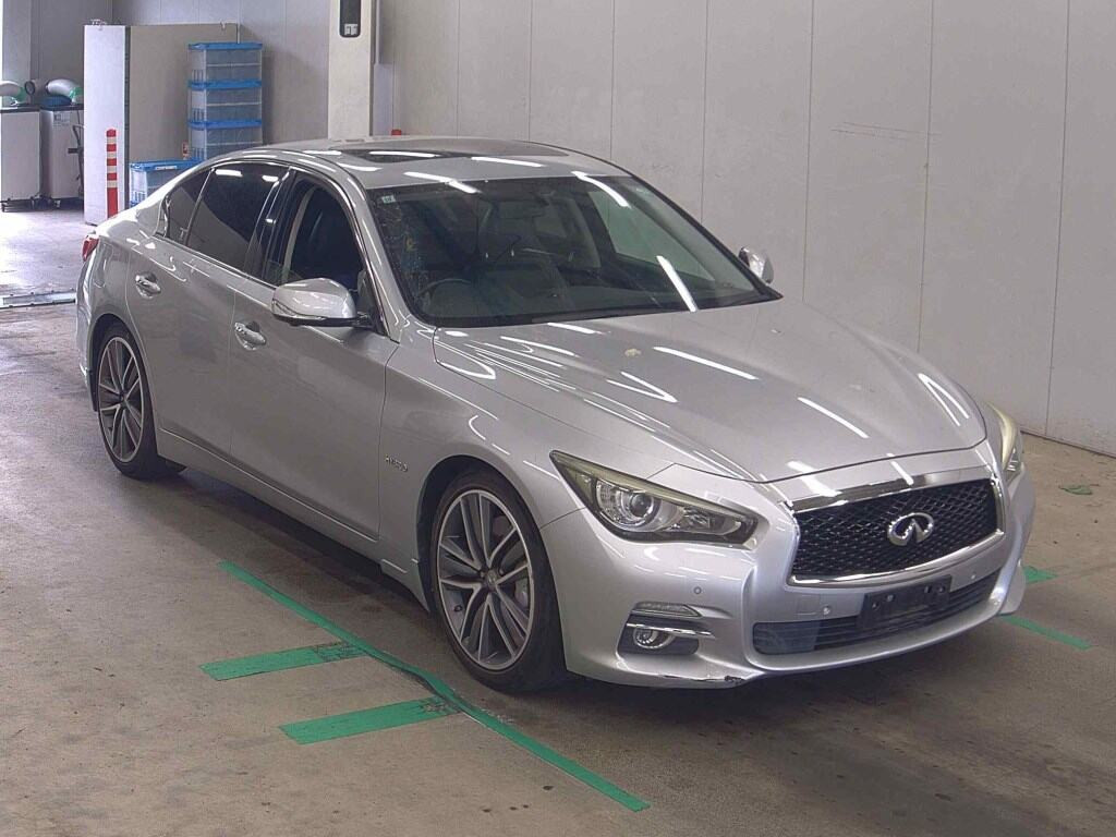 Nissan Skyline 2015 z aukcji japońskiej