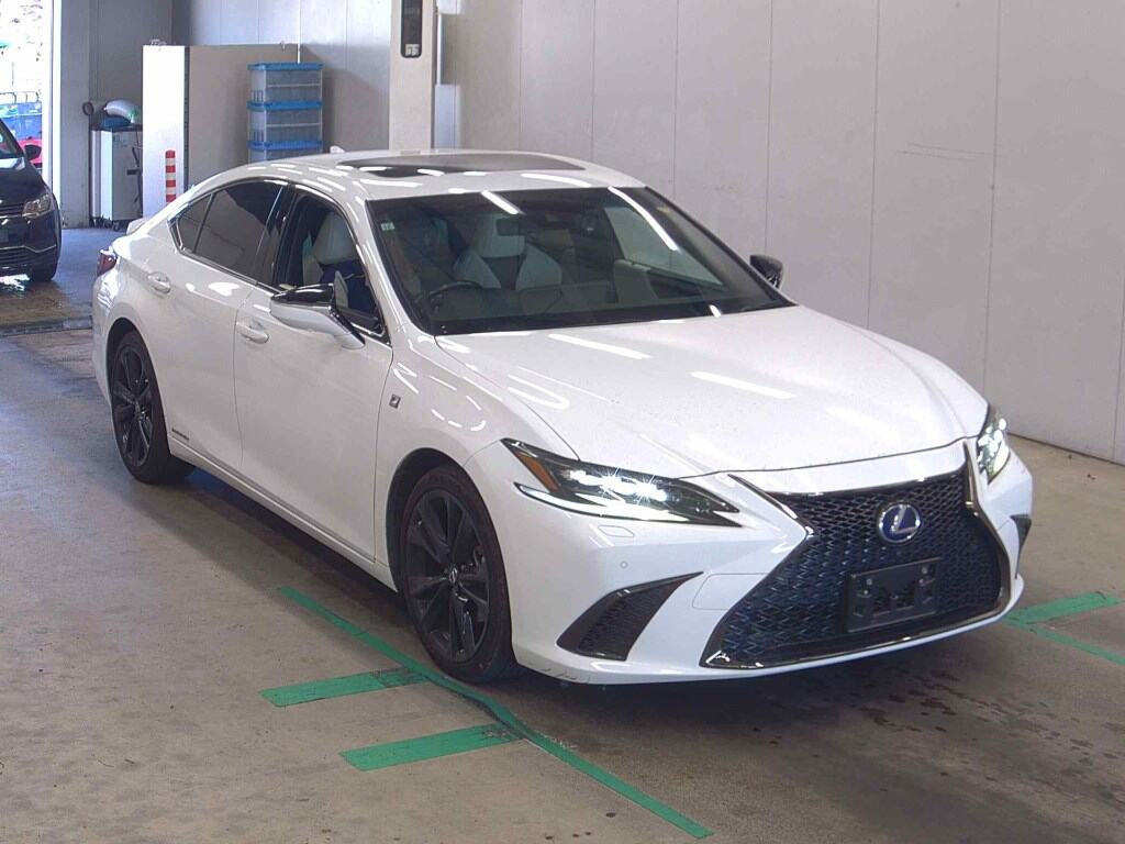 Lexus Es 2021 from a Japanese auction