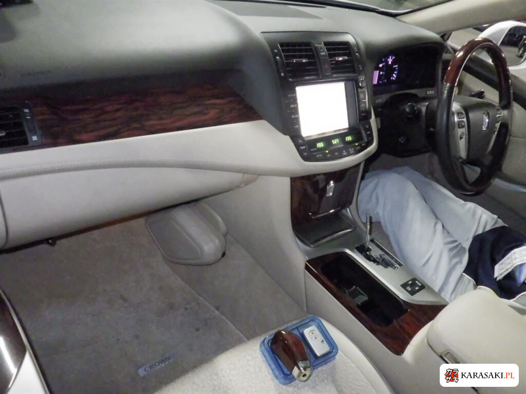 2011 Toyota Crown 4D Royal Saloon 5