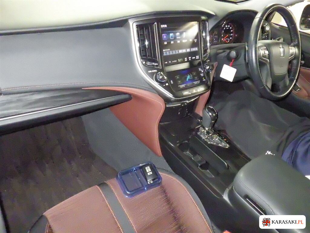 Toyota Crown 2013 z aukcji japońskiej