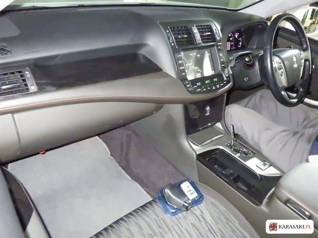 Toyota Crown 2012 z aukcji japońskiej