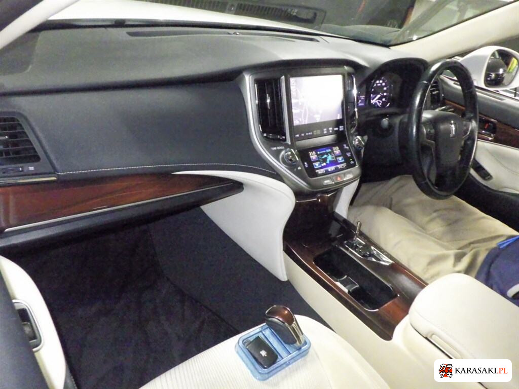 2013 Toyota Crown 4D Royal Saloon 5