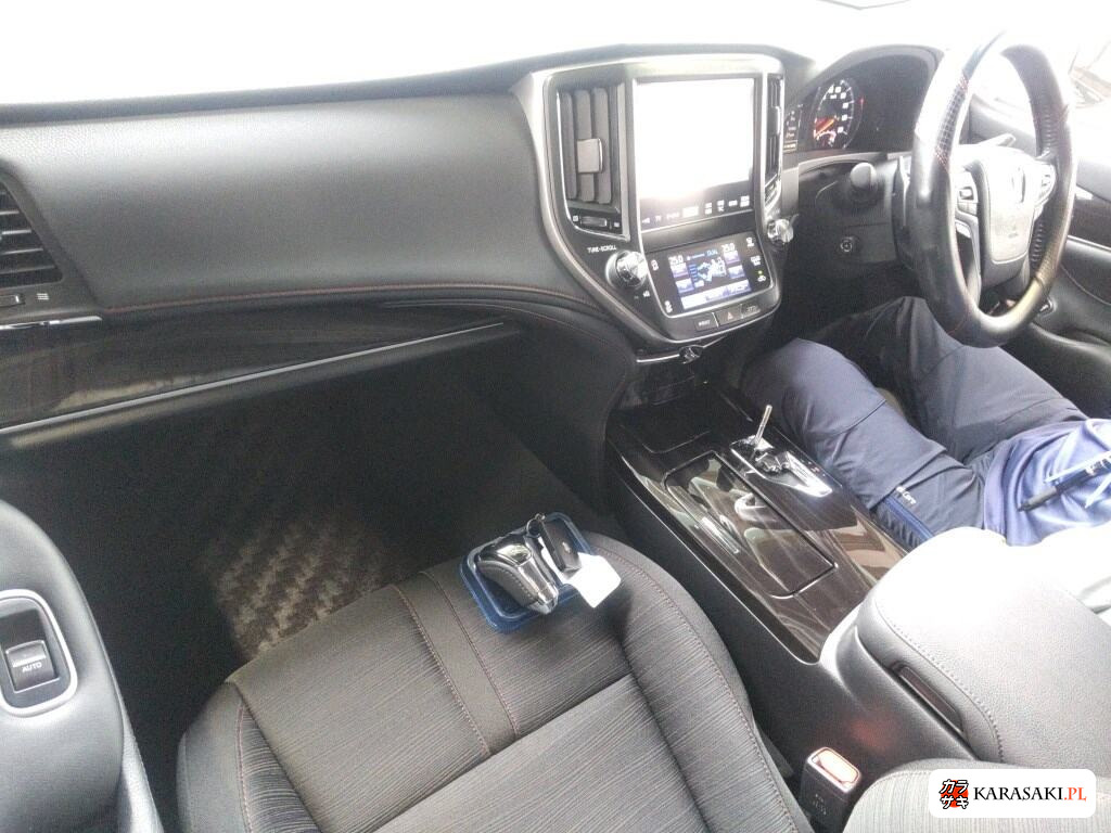 Toyota Crown 2015 z aukcji japońskiej