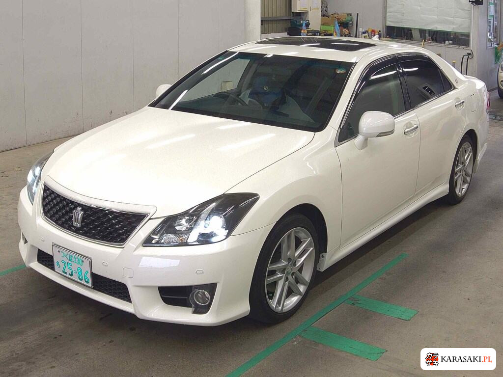 2012 Toyota Crown 4D 3