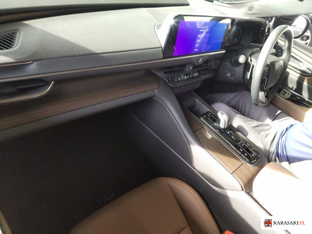 Toyota Crown 2024 z aukcji japońskiej