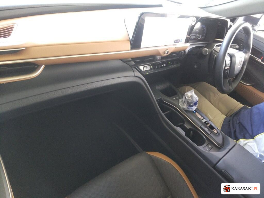 Toyota Crown Crossover 2022 z aukcji japońskiej