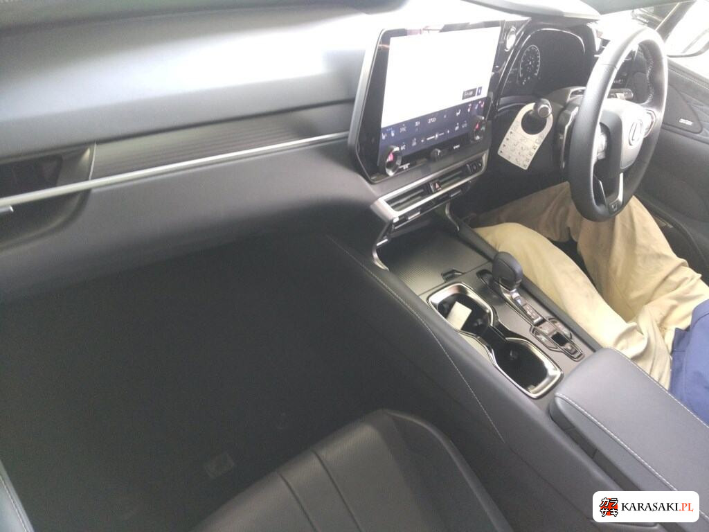 Lexus RX 2025 z aukcji japońskiej