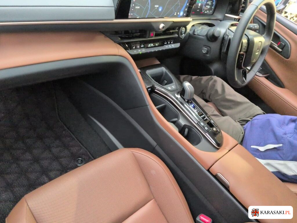 Toyota Crown Estate 2025 z aukcji japońskiej