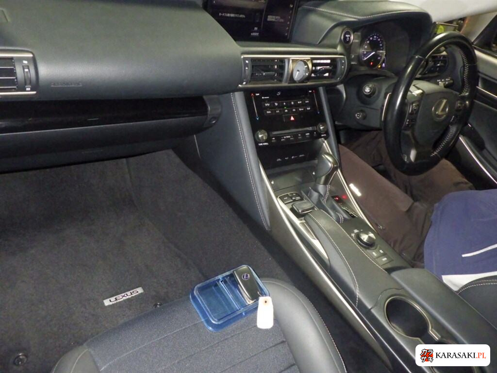 2017 Lexus Is 4D IS300H 5