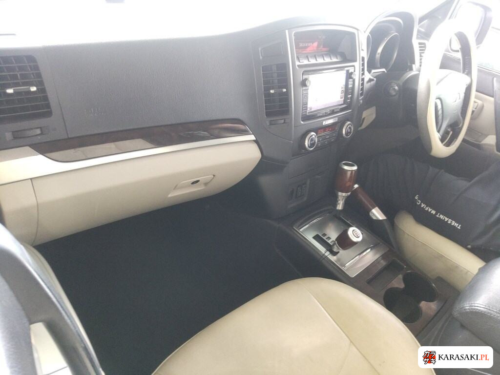 2013 Mitsubishi Pajero 5D 4WD 5