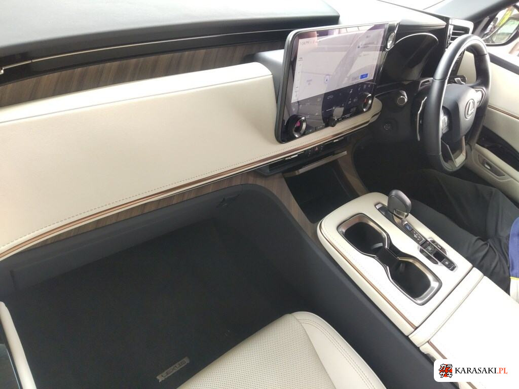 2024 Lexus LM 4WD LM500H Version L 5
