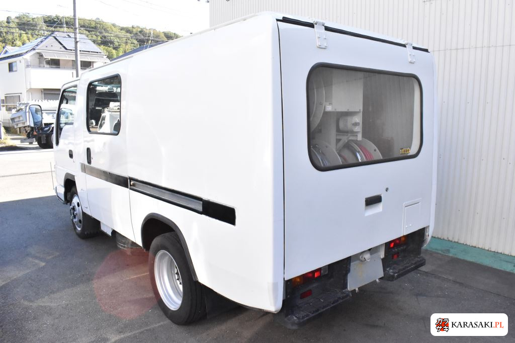 Nissan AKR81EAV 2004 z aukcji japońskiej