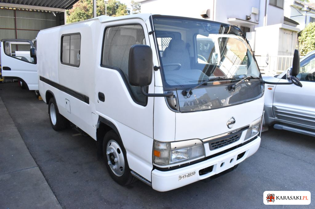 Nissan AKR81EAV 2004 z aukcji japońskiej
