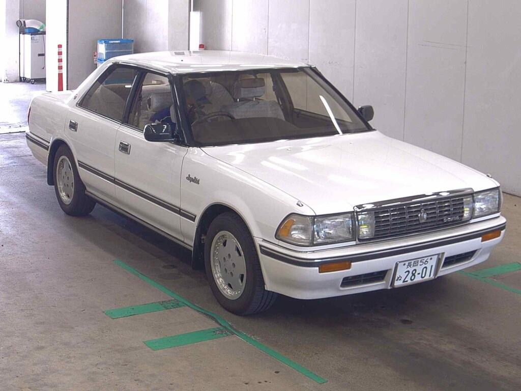 Toyota Crown 1990 z aukcji japońskiej