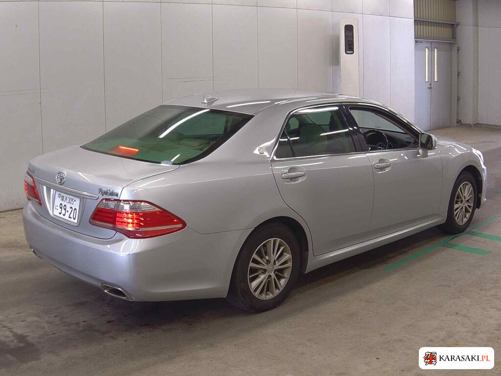 2013 Toyota Crown 4D Royal Saloon 4