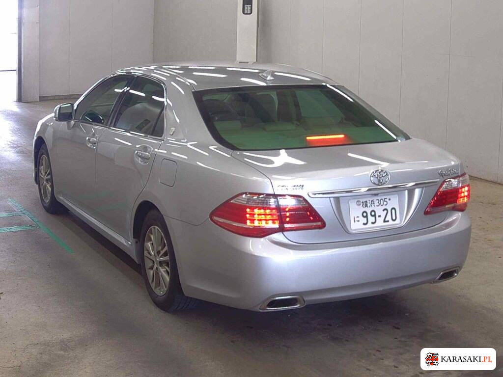 2013 Toyota Crown 4D Royal Saloon 2