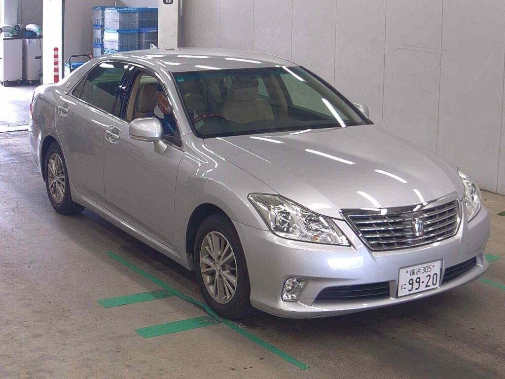 Toyota Crown 2013 z aukcji japońskiej
