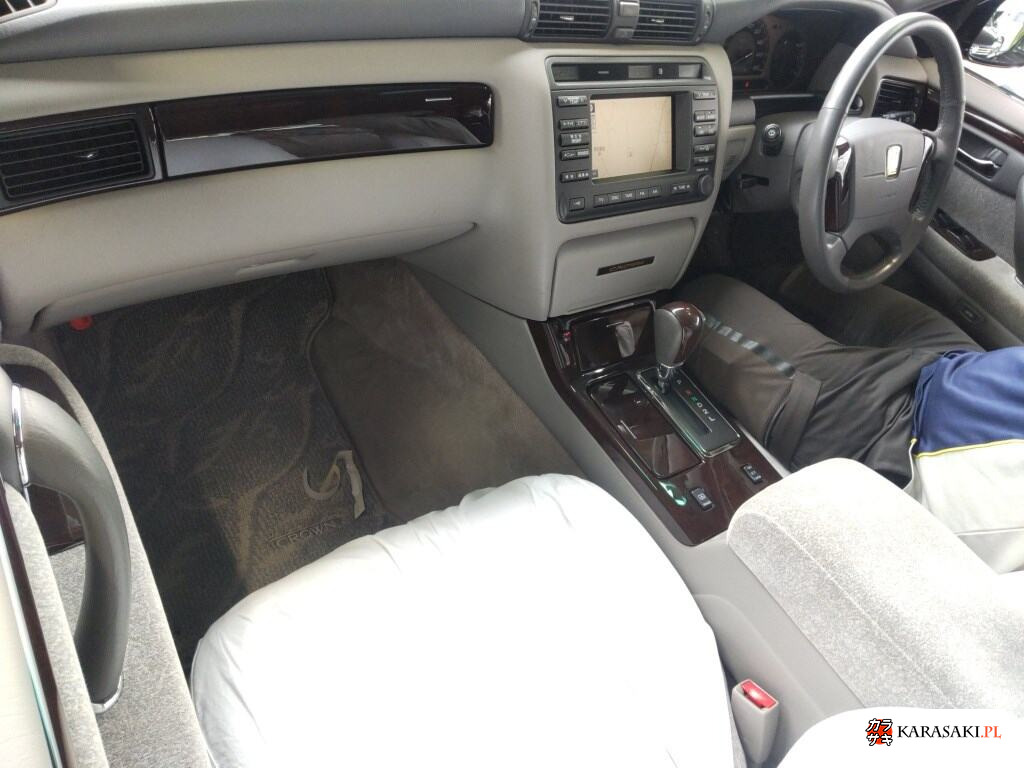Toyota Crown 2004 z aukcji japońskiej