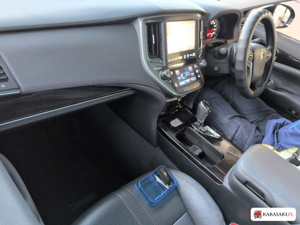 Toyota Crown 2016 z aukcji japońskiej