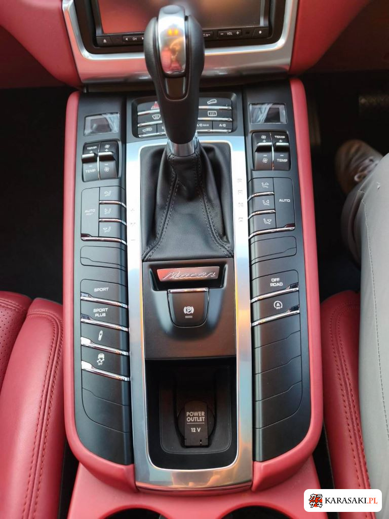 2015 Porsche Macan 4WD Turbo 12