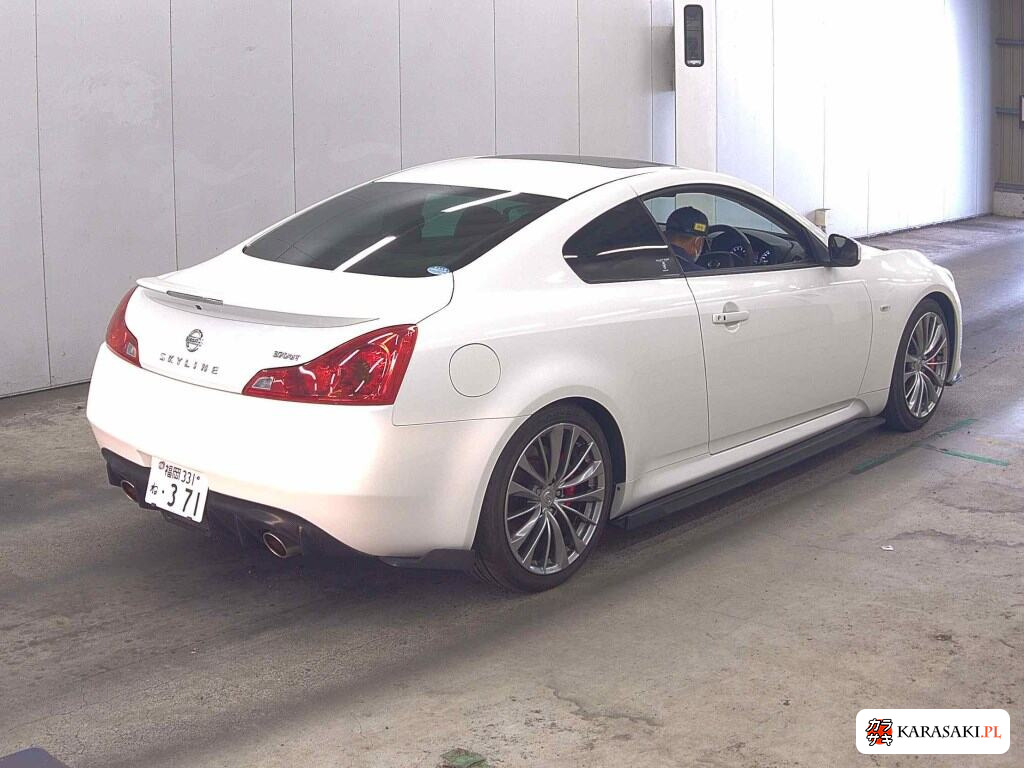Nissan Skyline 2015 z aukcji japońskiej