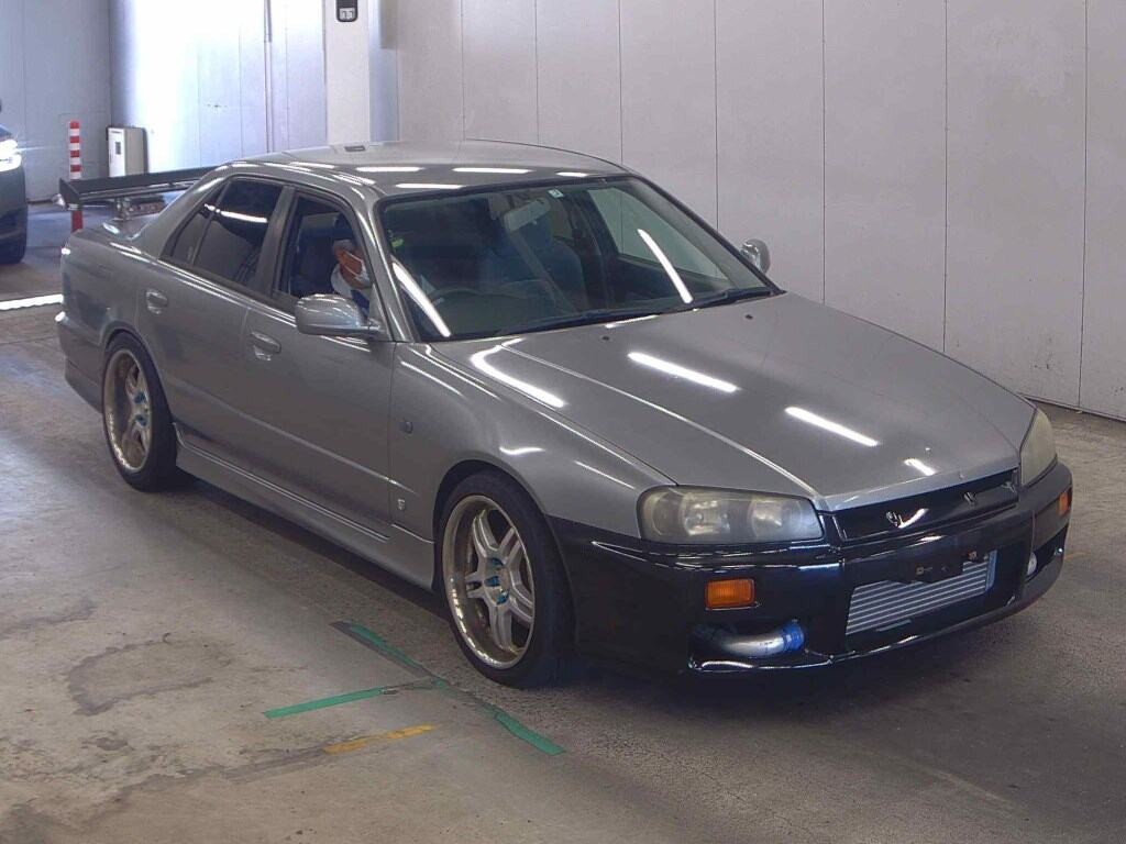 Nissan Skyline 2001 z aukcji japońskiej
