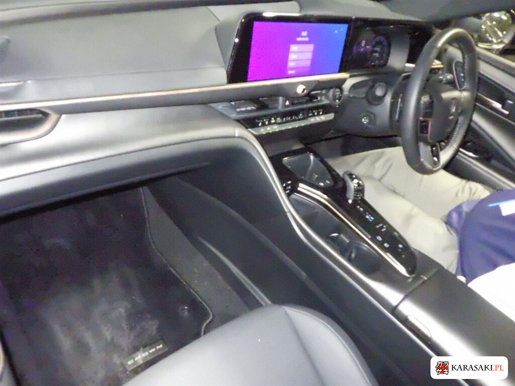 Toyota Crown Estate 2026 z aukcji japońskiej