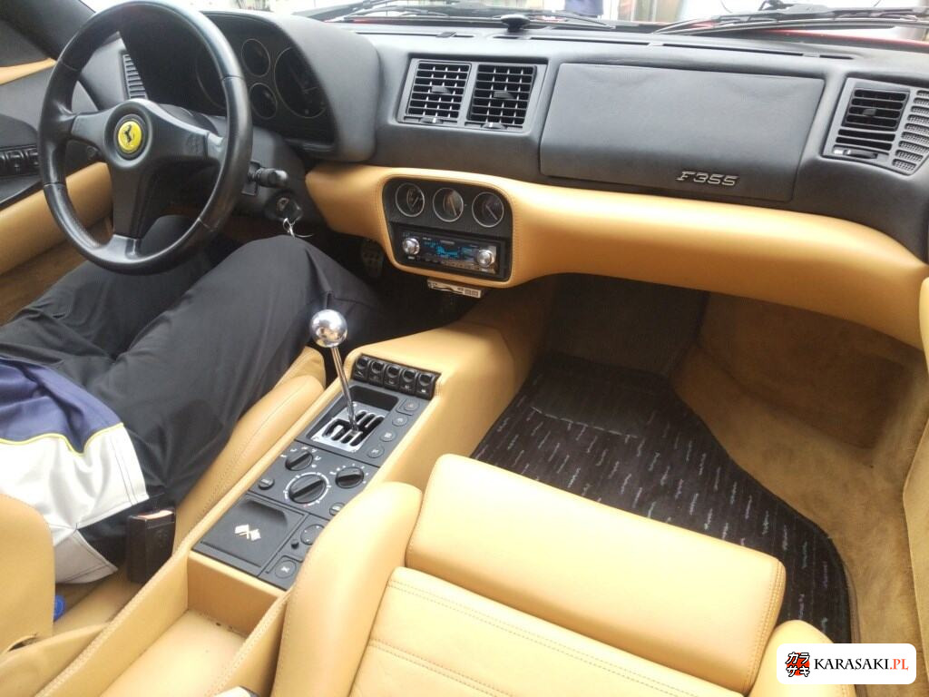 Ferrari F355 1995 z aukcji japońskiej