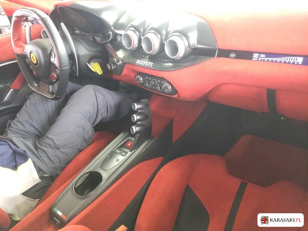 Ferrari F12TDF 2017 z aukcji japońskiej
