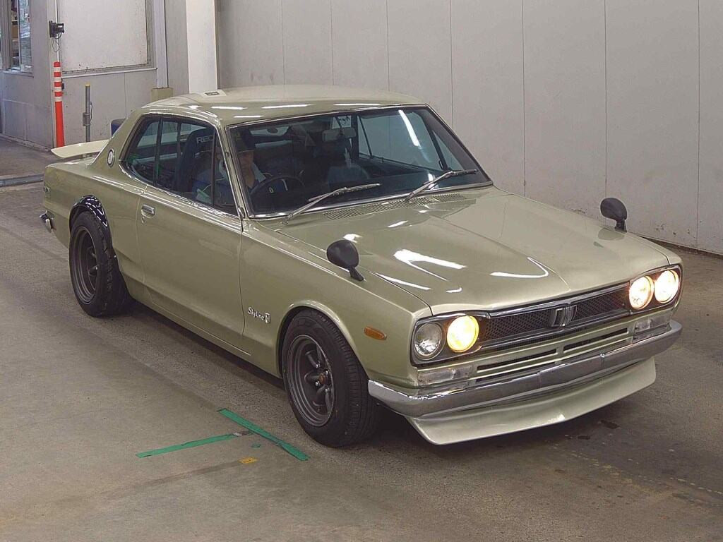 Nissan Skyline 1972 z aukcji japońskiej