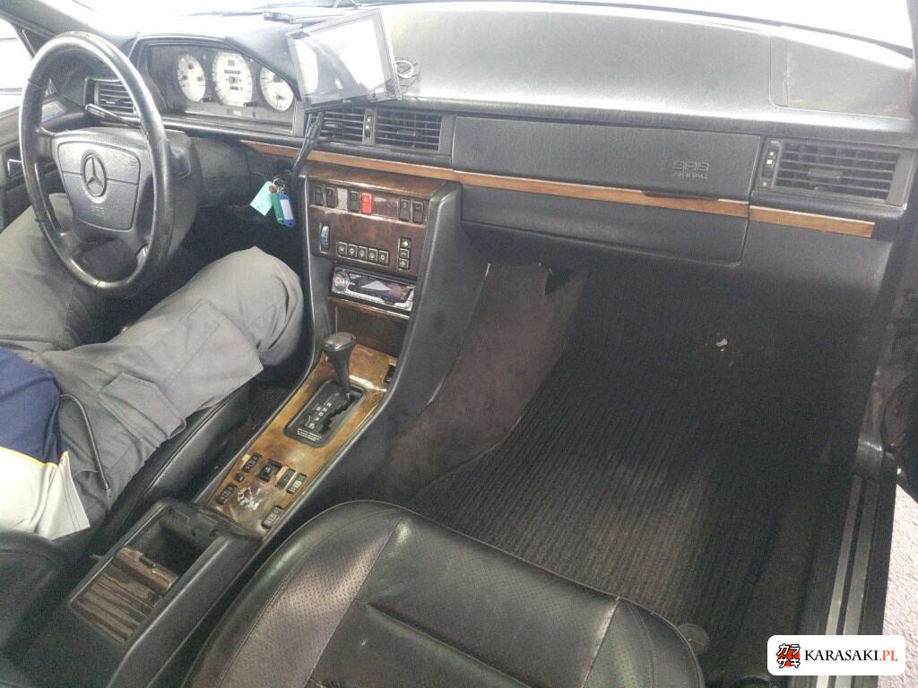 Mercedes-Benz Medium Class 1991 z aukcji japońskiej