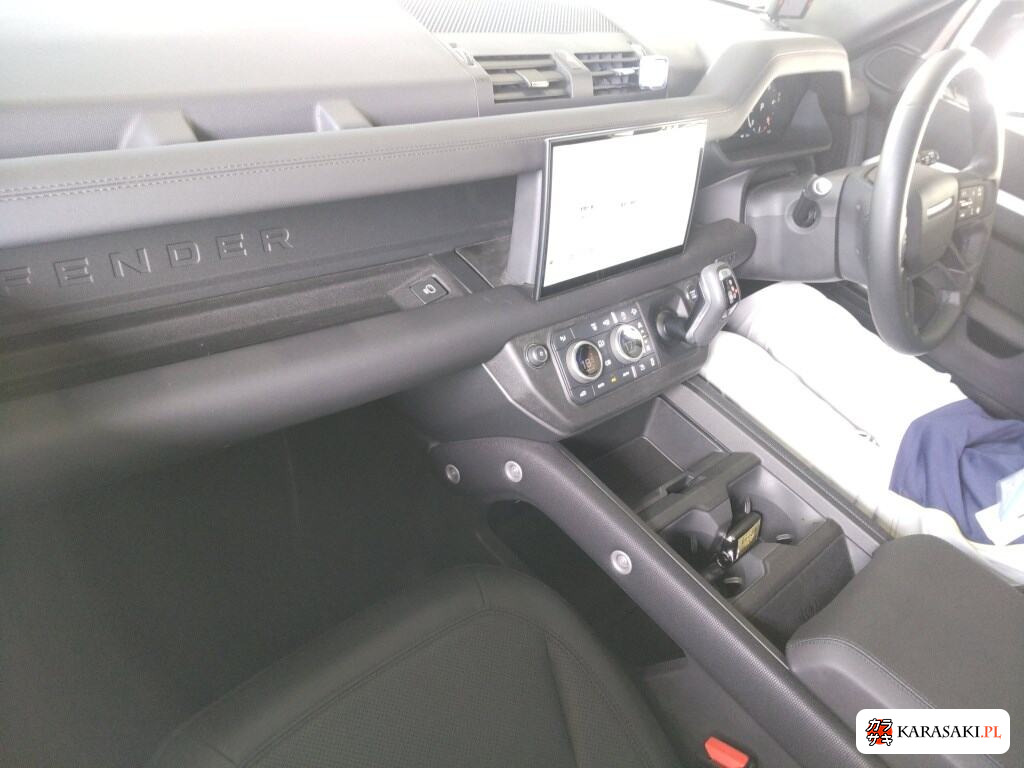 2025 Land Rover Defender 5D 4WD 130 Outbound 5