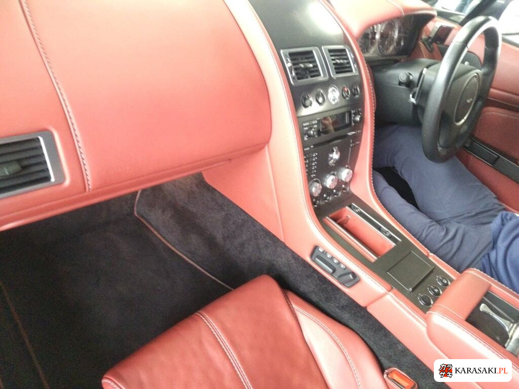 Aston Martin V8 Vantage 2009 z aukcji japońskiej