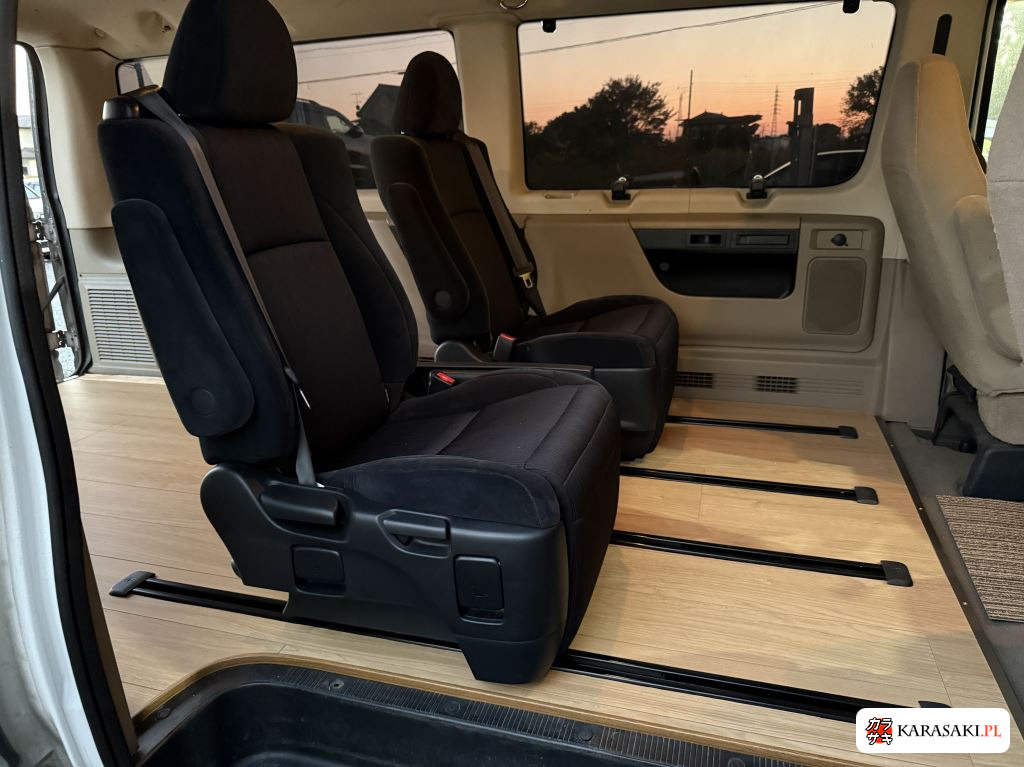 Ford E-150 2006 z aukcji japońskiej