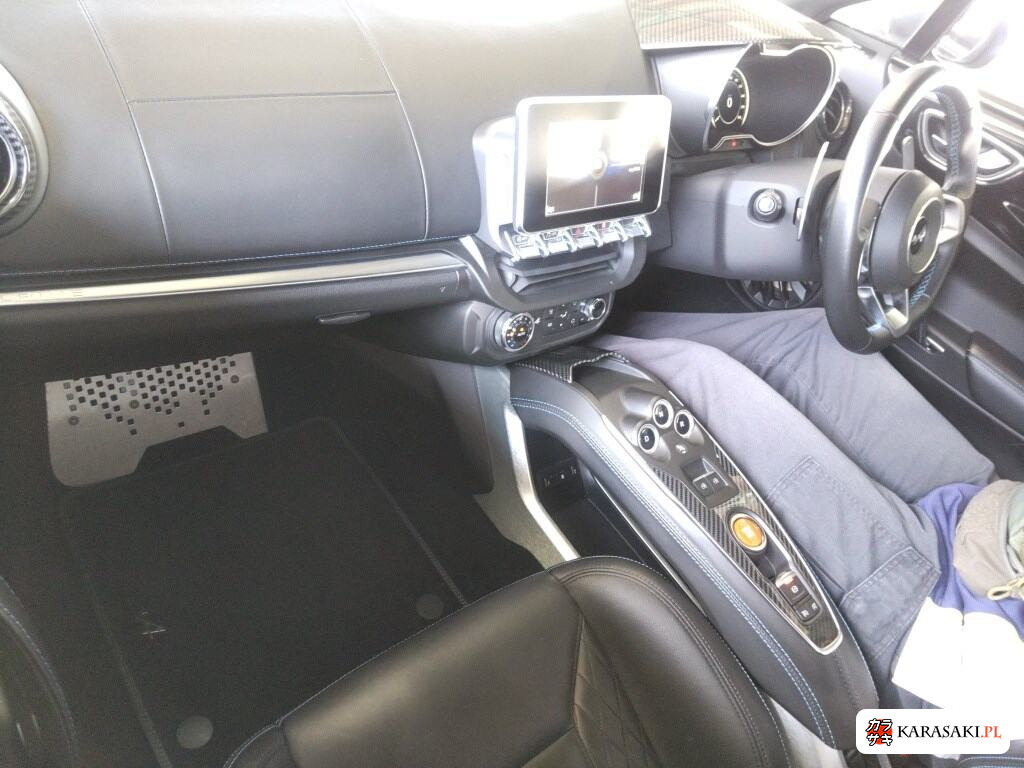 Ford E-150 2006 z aukcji japońskiej