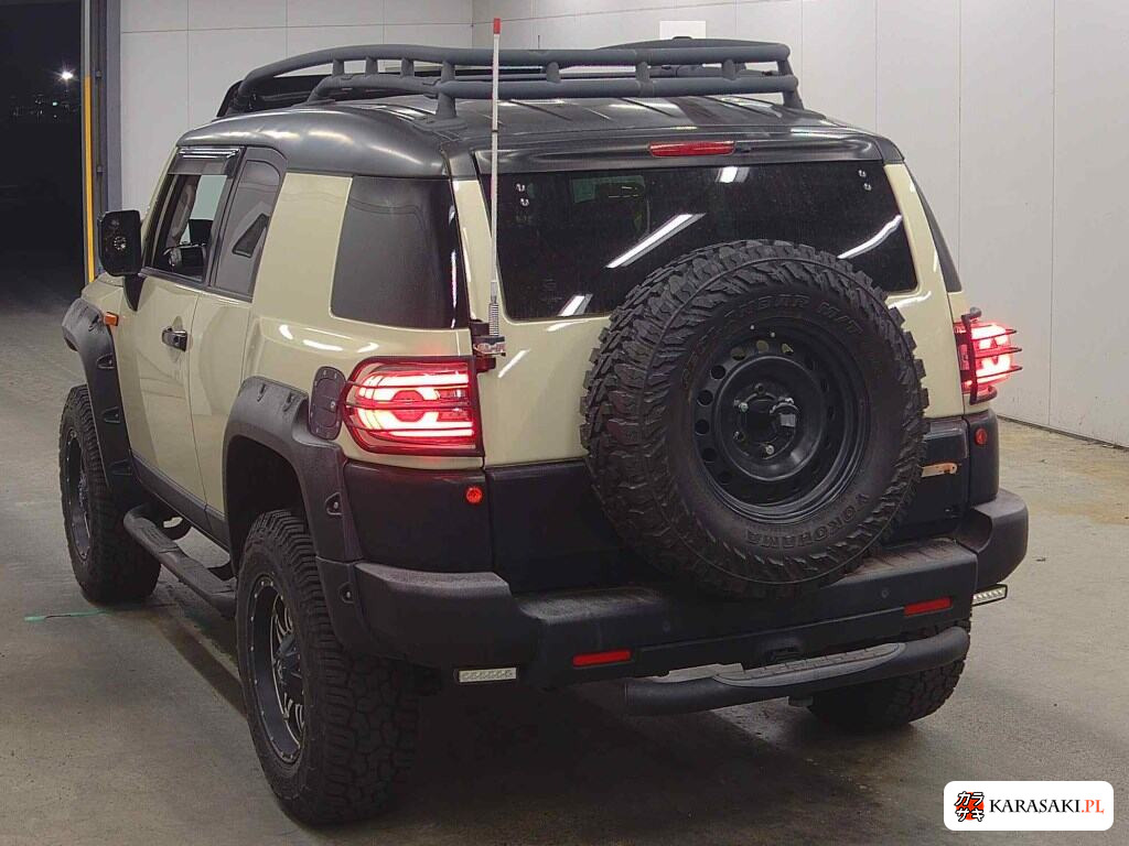 America Toyota FJ Cruiser 2013 z aukcji japońskiej