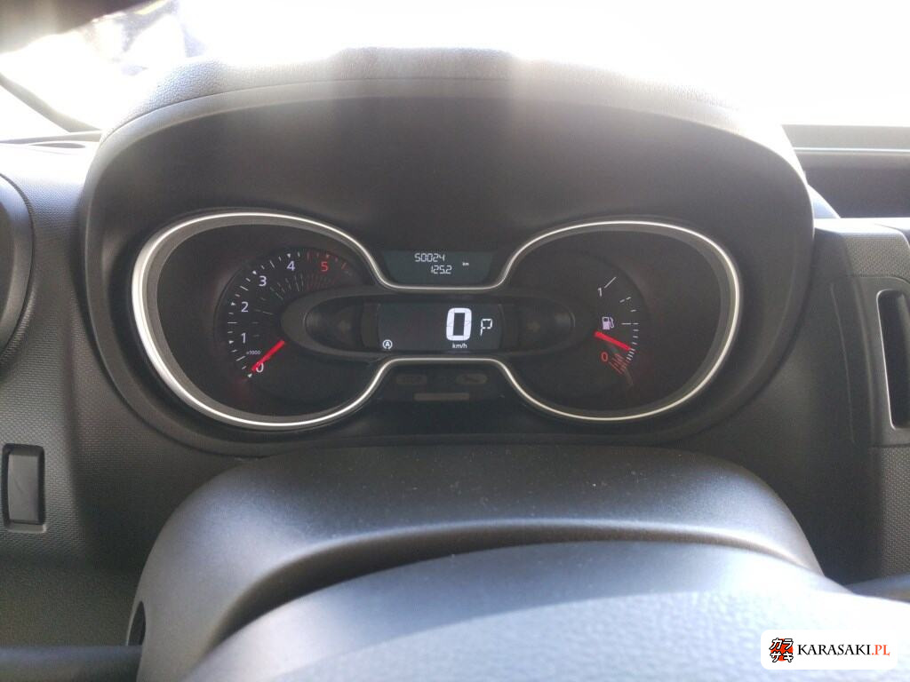 Renault Trafic 2022 z aukcji japońskiej