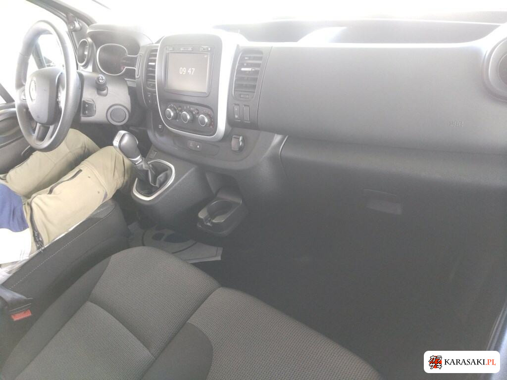 Renault Trafic 2022 z aukcji japońskiej
